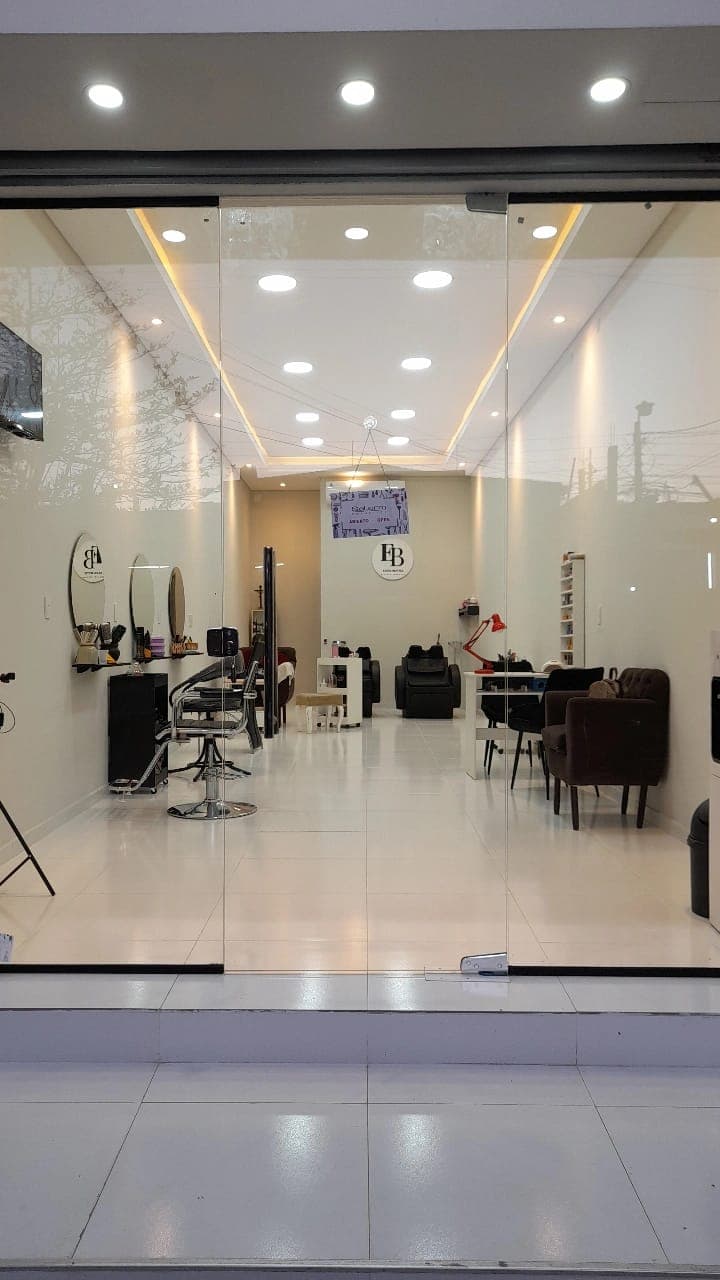Elena Benítez - Mejor peluquería en Luque Paraguay | Salón de belleza profesional con más de 10 años de experiencia | Servicios de maquillaje, tratamientos capilares, cejas, manicura y pedicura